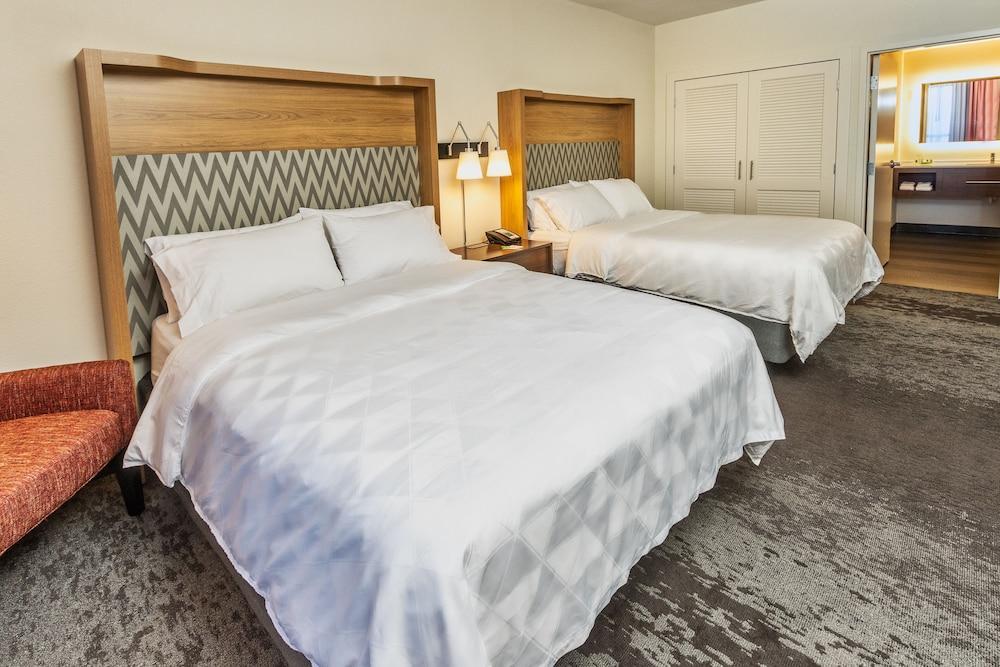 Holiday Inn Hotel & Suites Memphis-Wolfchase Galleria By Ihg Exterior photo